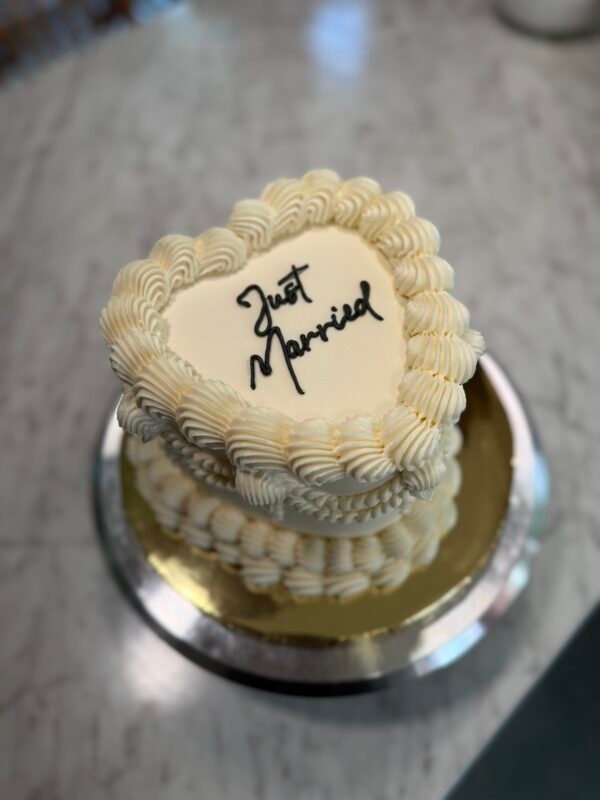 SIngle Tier Cake 2 Single-Tier Heart Cake